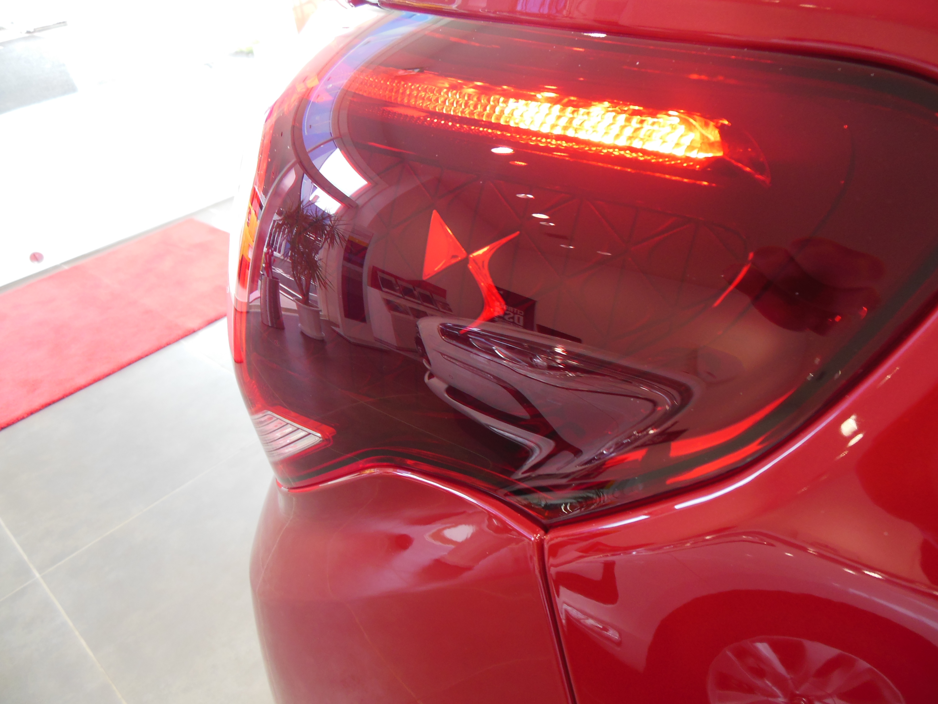 3D LED テールランプのDS3が入りました。