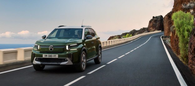 シトロエン 新型「C3 AIRCROSS HYBRID」発表！！